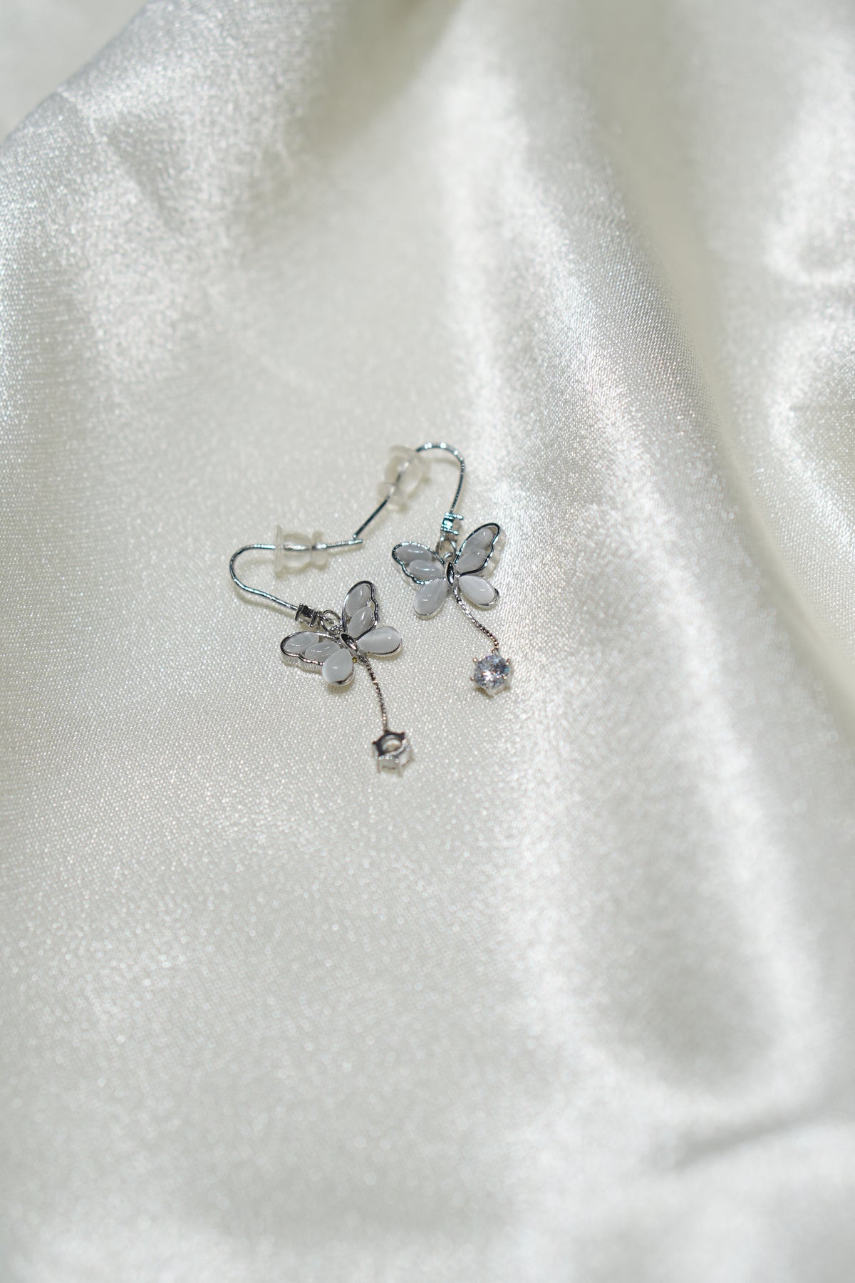 EARRINGS - Silver colour Search code 8016