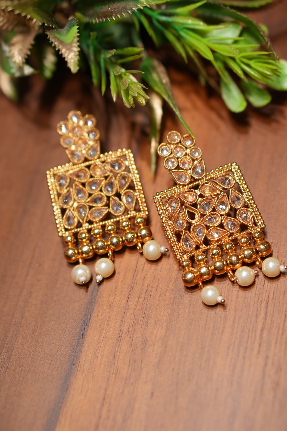 EARRINGS -Golden colour Search code 8018