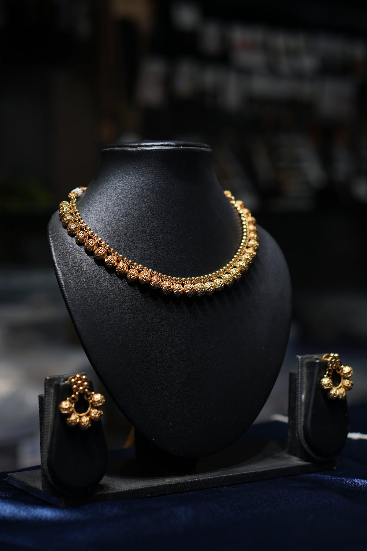 NECKLACE - Golden colour Search code 8024