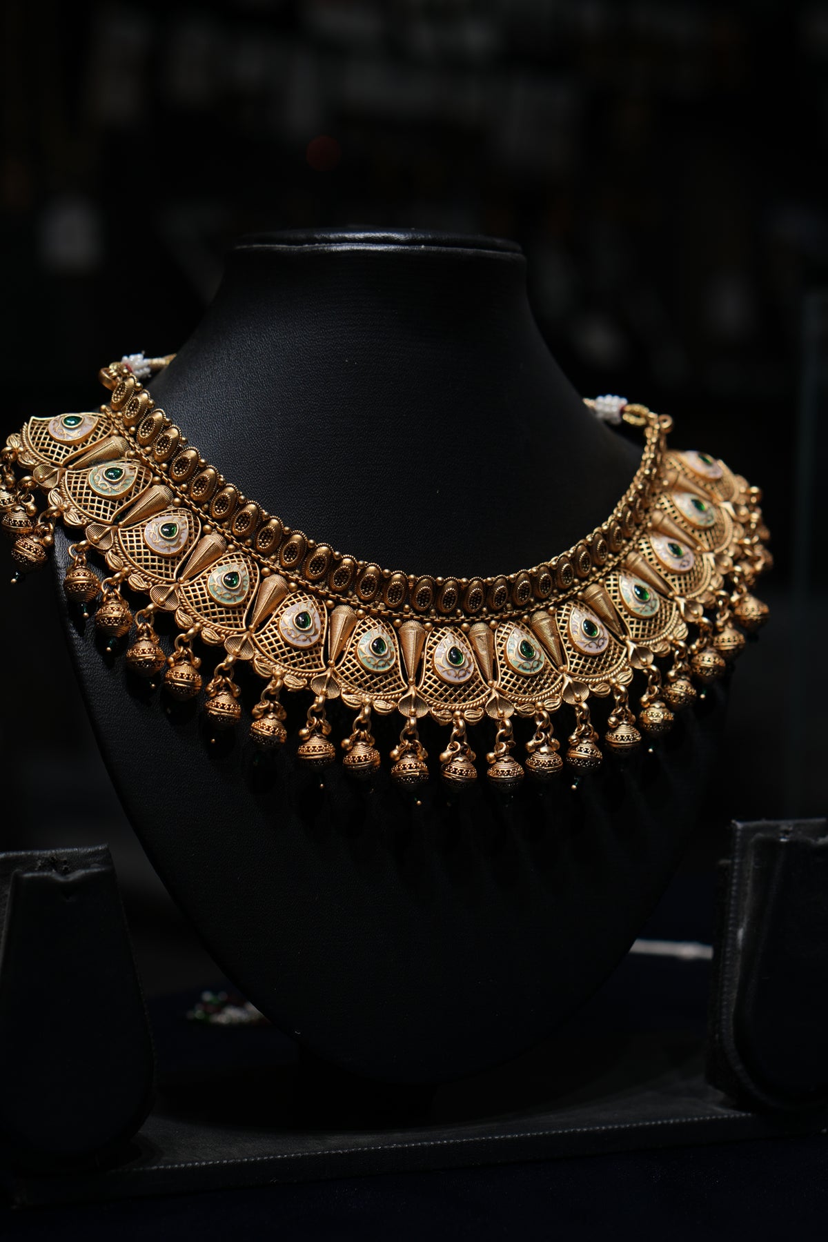 NECKLACE - Golden colour Search code 8025